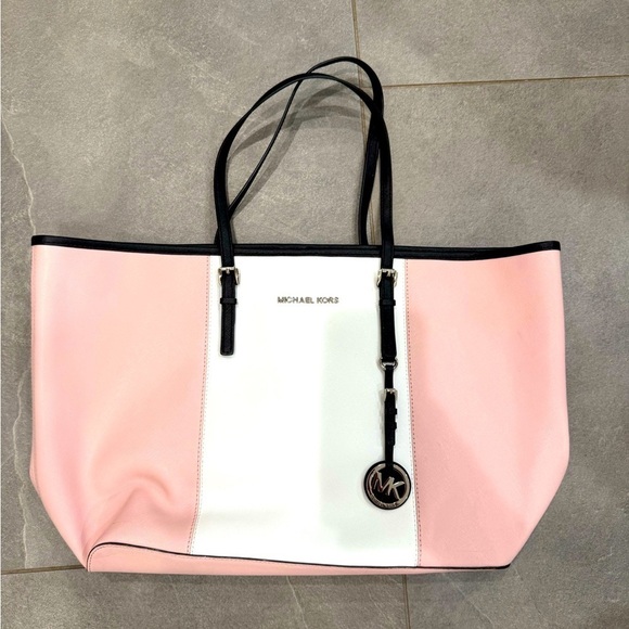 Michael Kors Handbags - Michael Kors Saffiano Leather Jet Set Tote Large EUC black white & blush pink